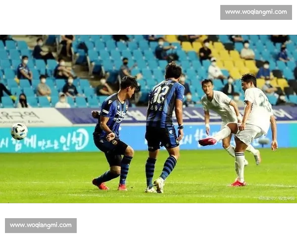 主场告捷振奋士气球队强势反弹赢得关键胜利延续连胜步伐回馈球迷 主场告捷振奋士气球队强势反弹赢得关键胜利延续连胜步伐回馈球迷