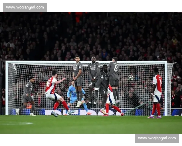 《直接任意球技巧解析与战术运用在现代足球中的重要性》